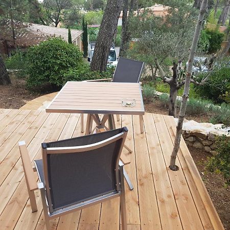Sous Les Pins Panzió Nages-et-Solorgues Kültér fotó