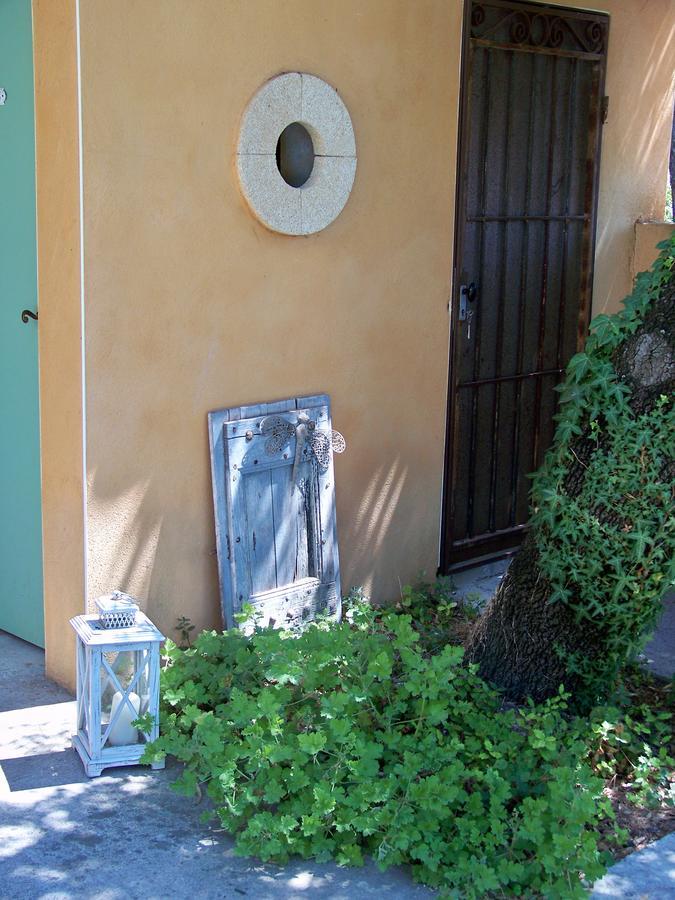 Sous Les Pins Panzió Nages-et-Solorgues Kültér fotó