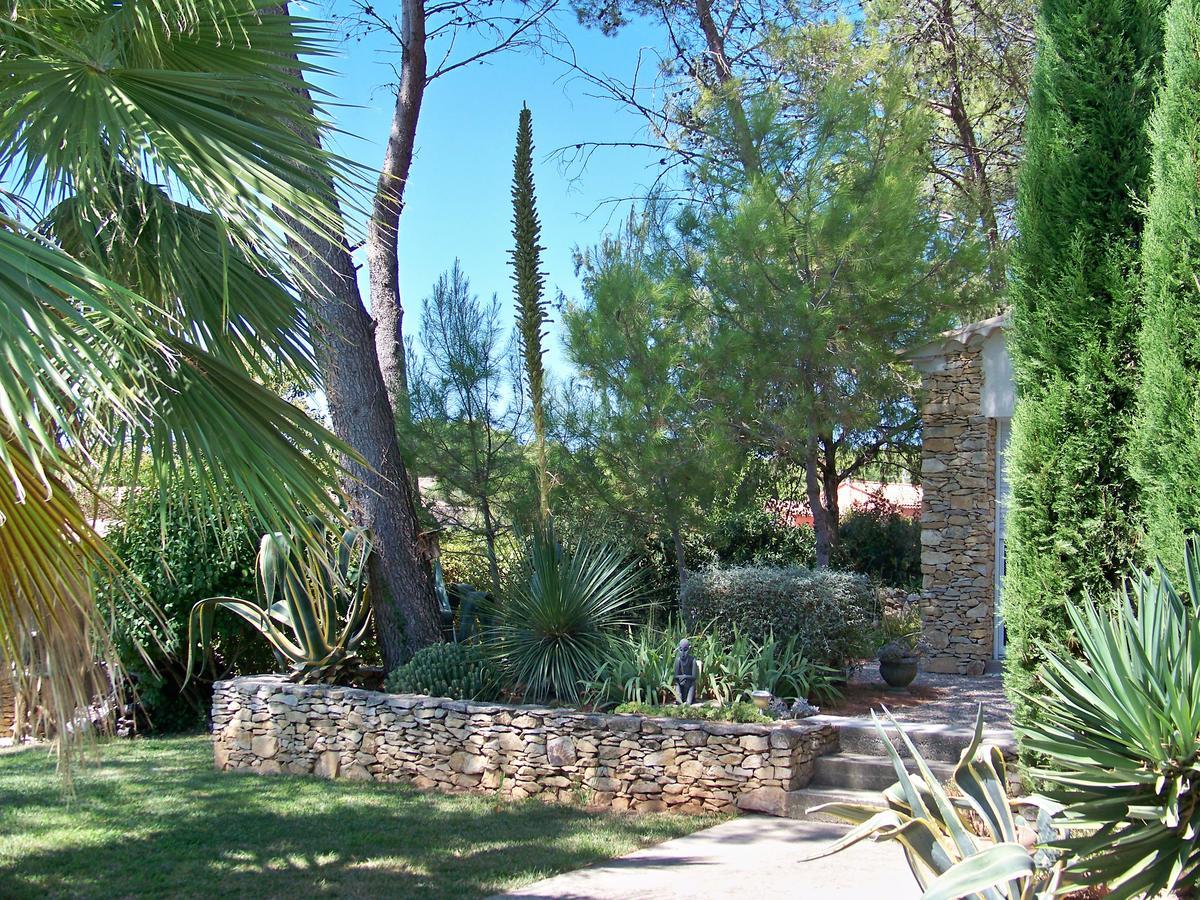 Sous Les Pins Panzió Nages-et-Solorgues Kültér fotó