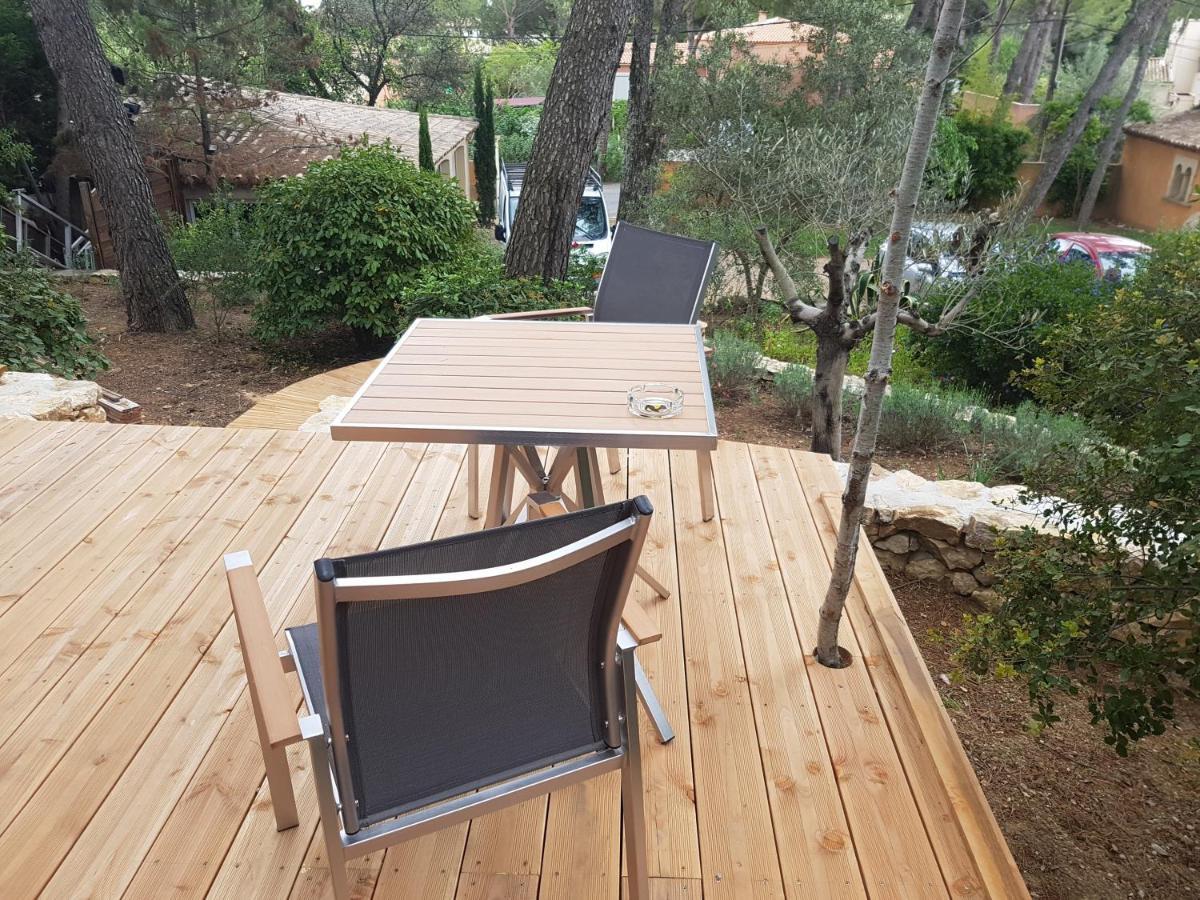 Sous Les Pins Panzió Nages-et-Solorgues Kültér fotó